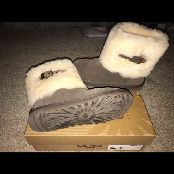 Ugg Ellee Boots - Barely Worn - Picture 5 of 7